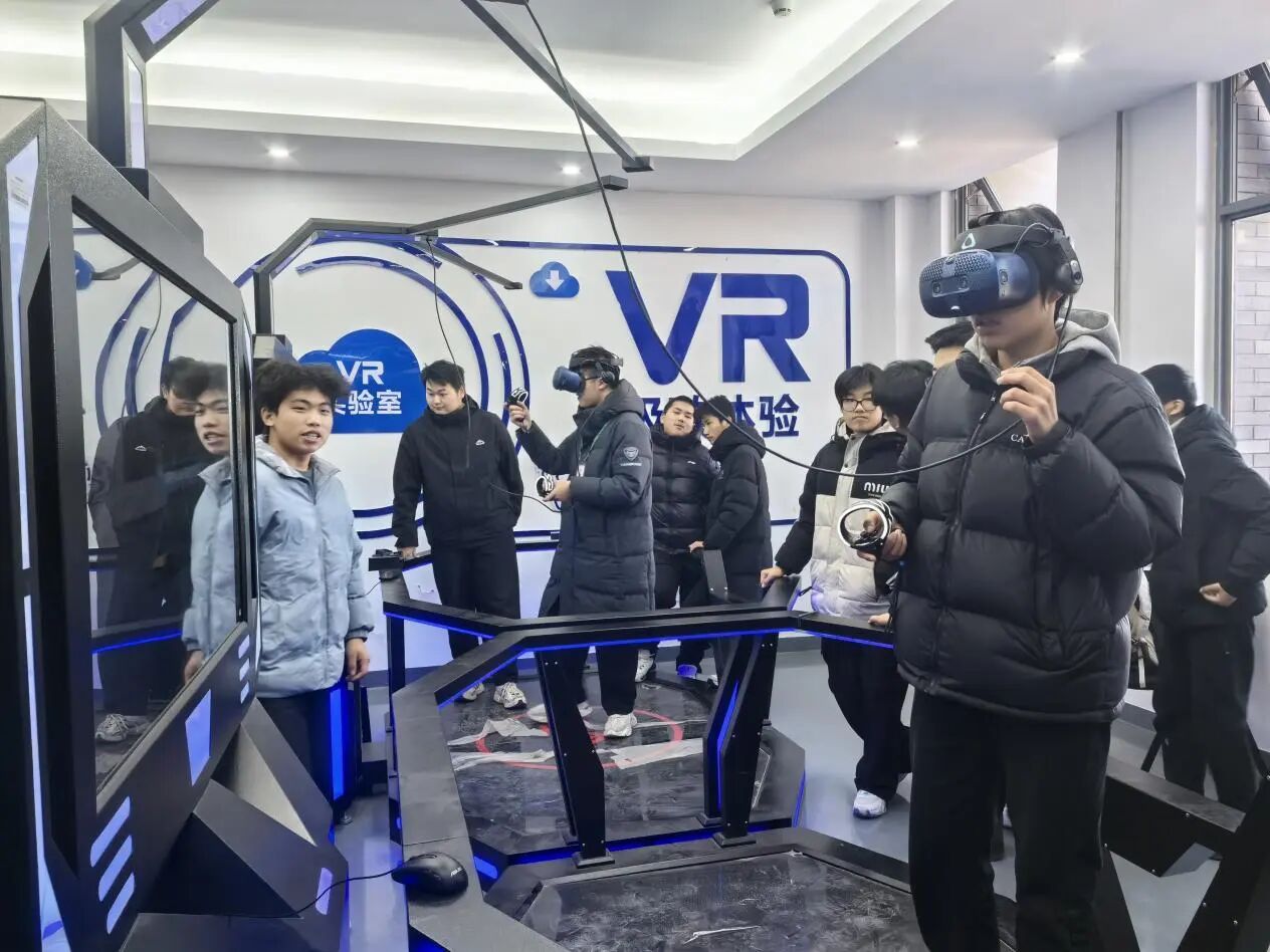 合肥工业学校智能网联汽车专业学子赴合肥技师学院开展联合认知实训